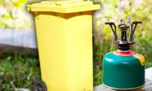 Gelbe Tonne und Campingkocher mit Gaskartusche. So entsorgst du deine Gaskartusche richtig.