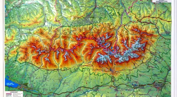 Die Karte zeigt die Hohe Tatra mit ihren Gipfeln, Seen und Städten wie Zakopane und Poprad. Sie gibt Auskunft, wo ist die Hohe Tatra.